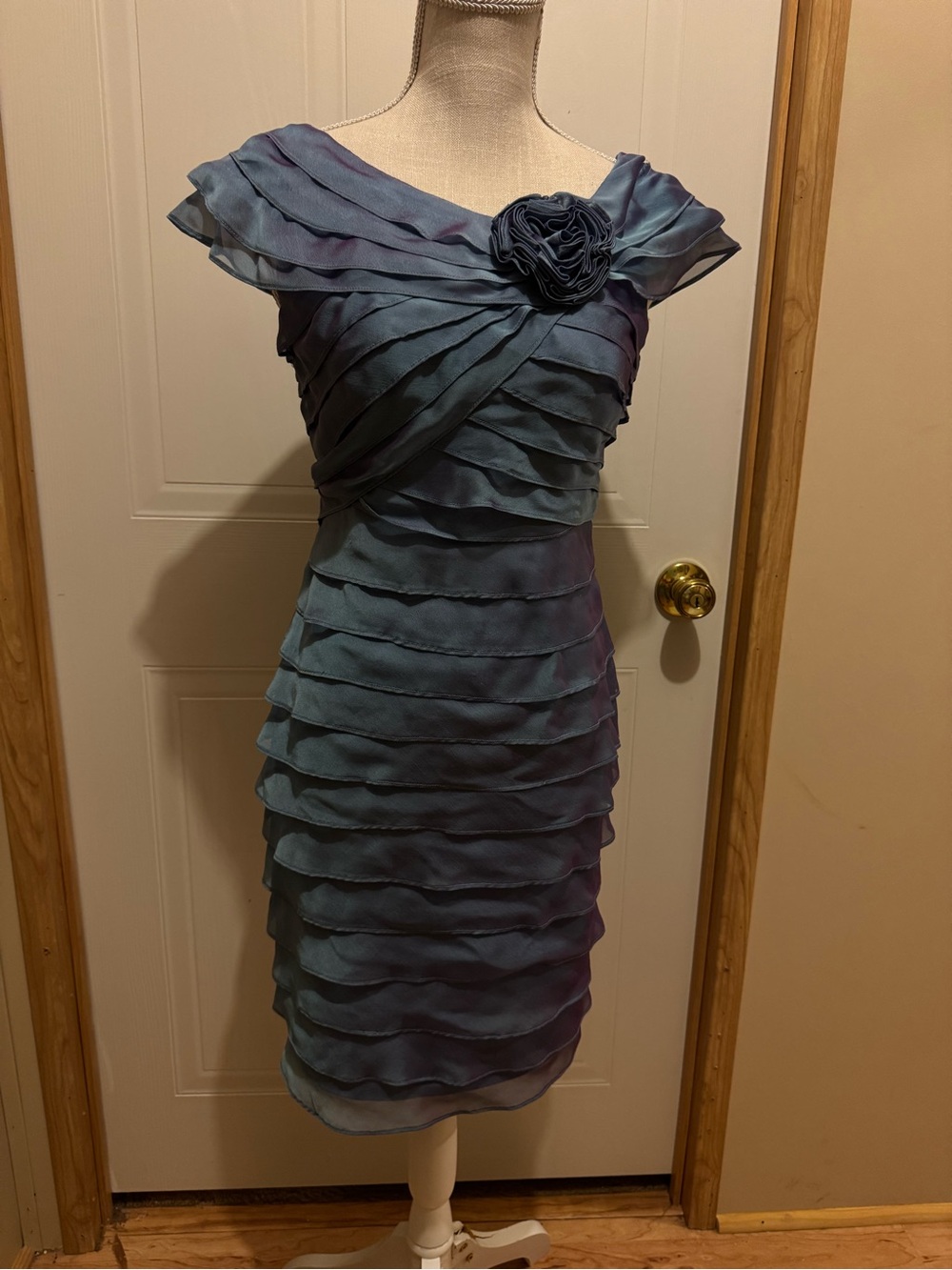 London Times Petite Sz 4P Chiffon Layered Dress with Rosette  Teal EUC😊😊
